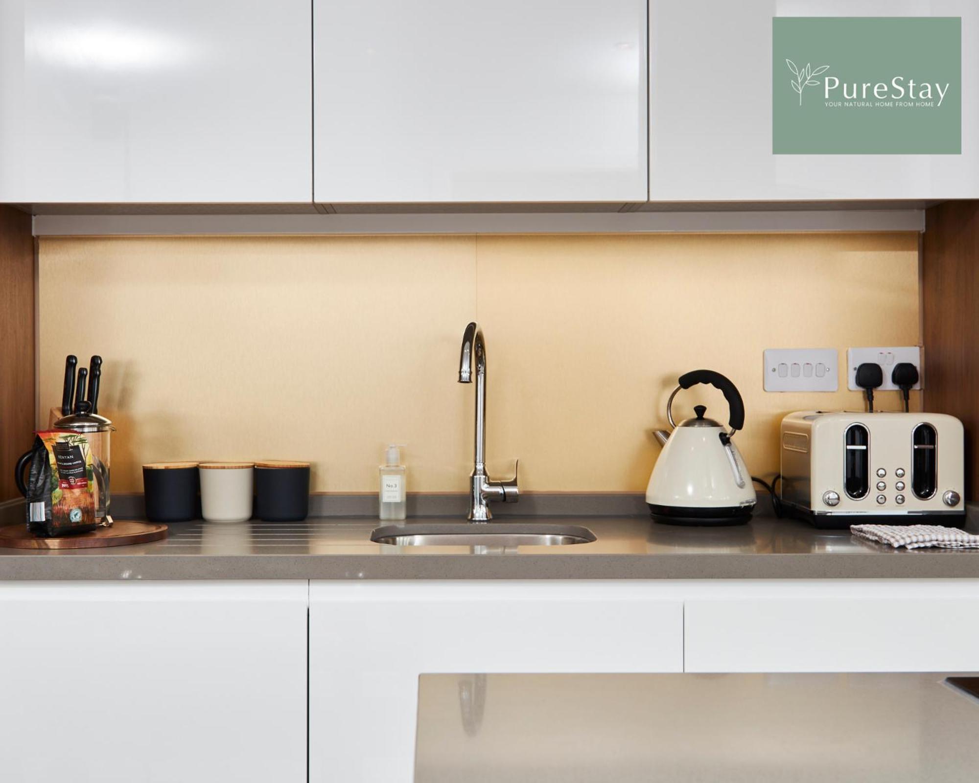 Stunning 5 Bed Manchester House With Parking By Purestay Short Lets & Serviced Accommodation Exteriör bild