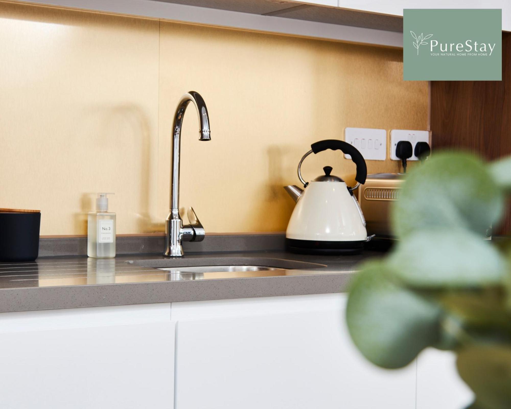 Stunning 5 Bed Manchester House With Parking By Purestay Short Lets & Serviced Accommodation Exteriör bild